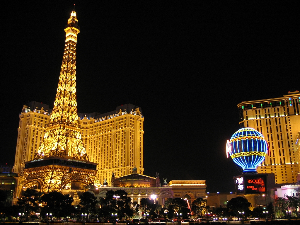 042 Hôtel Paris de nuit.jpg